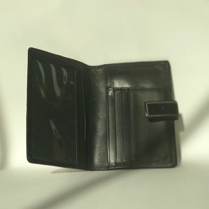 Dooney & Bourke Bags - Black Dooney & Bourke Wallet Dooney & Bourke Bags - Black Dooney & Bourke Wallet